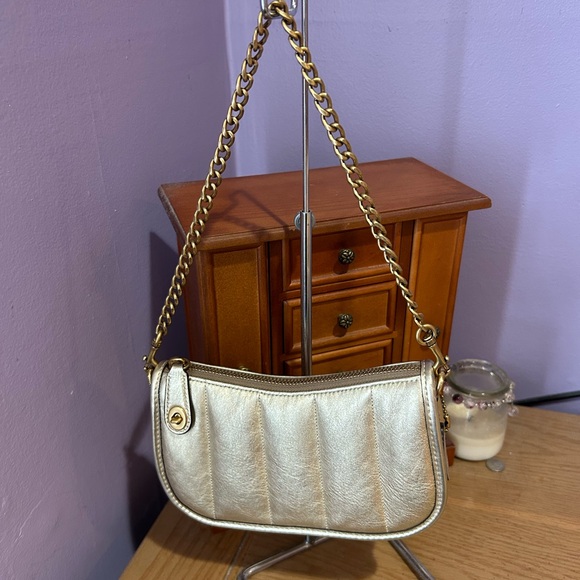 Coach Swinger 20 Quilting in Metallic Soft Gold. - Picture 2 of 7